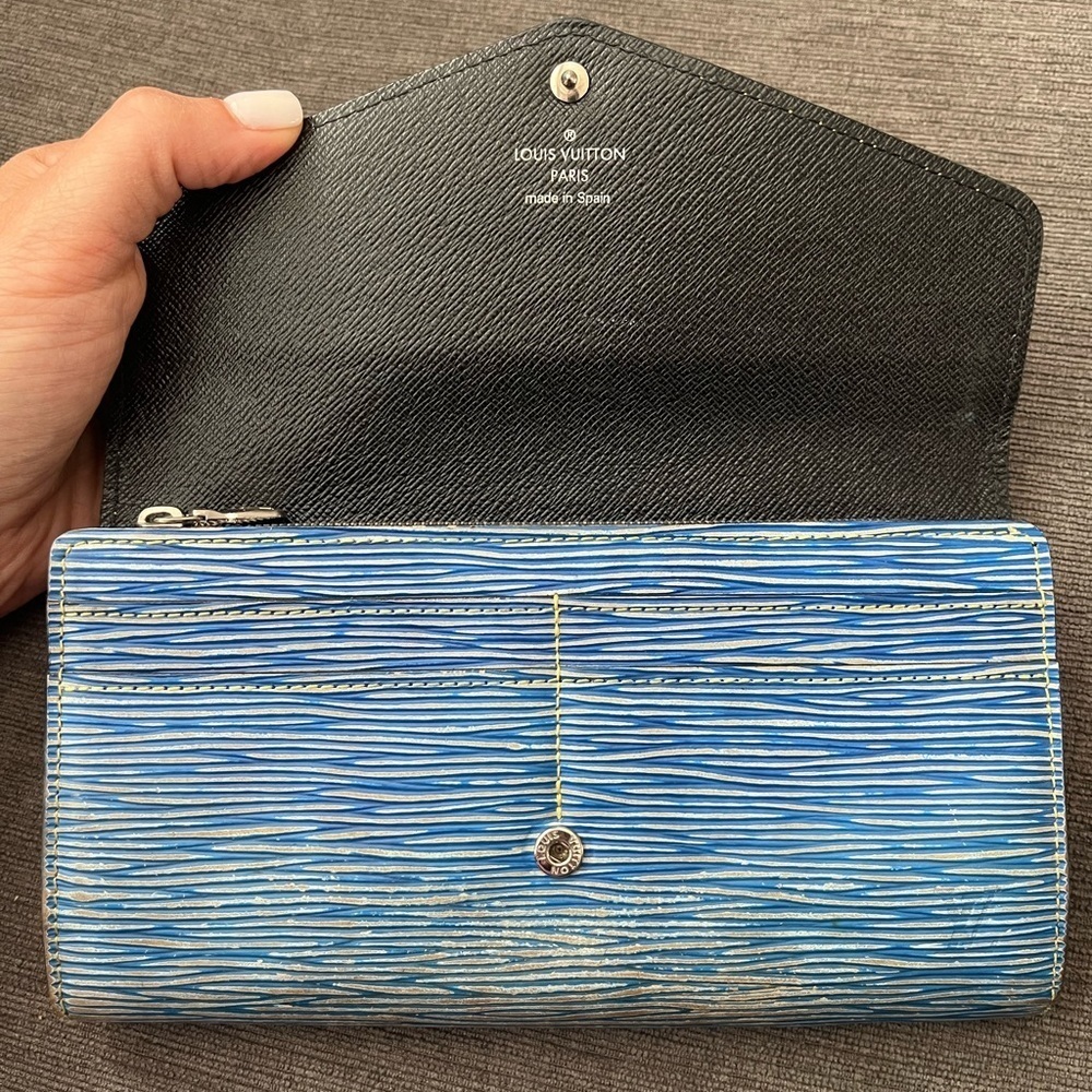 LOUIS VUITTON Epi blue Sarah Wallet - Picture 5 of 11